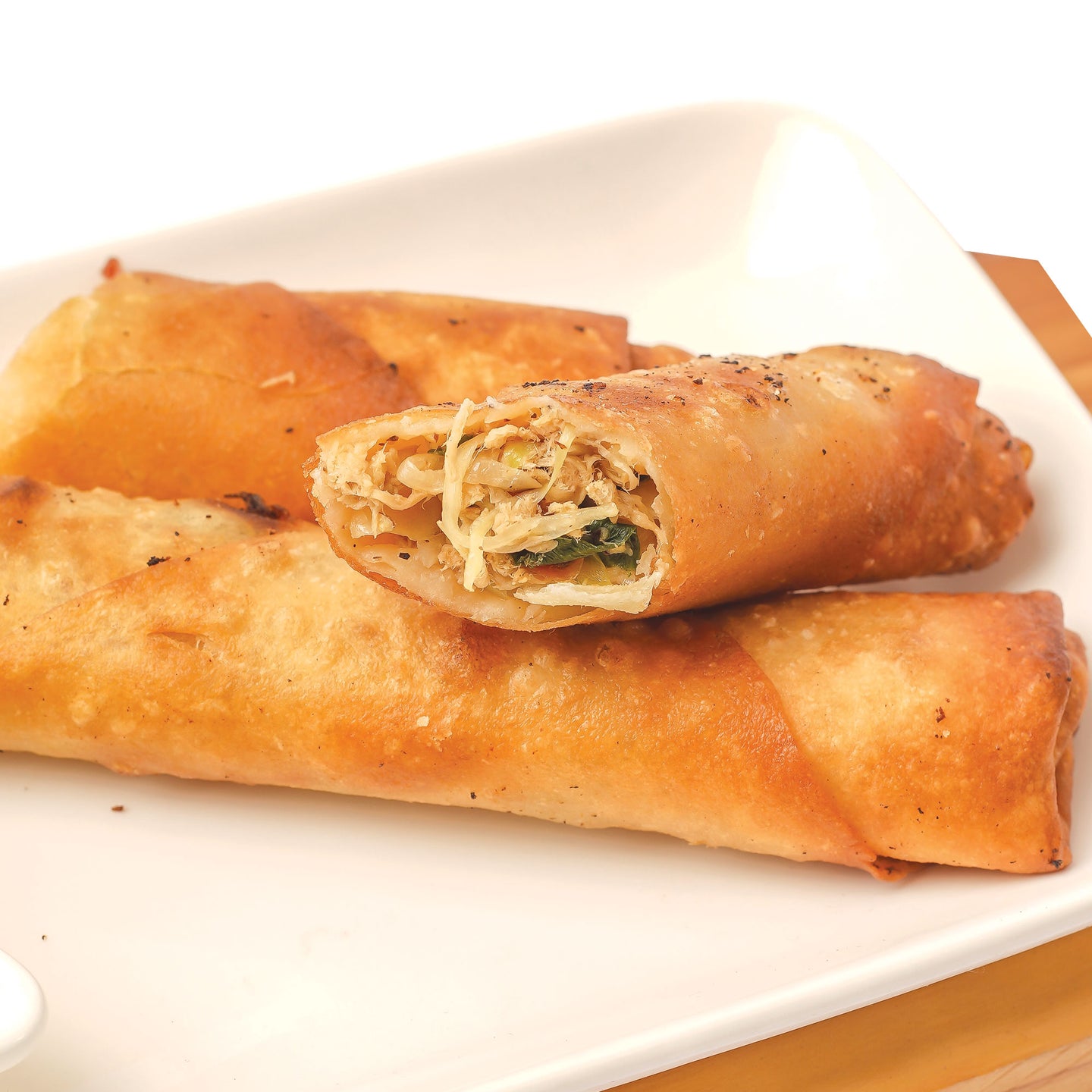 Frozen Chicken Spring Rolls – Crispy, savory rolls filled with premium chicken and fresh vegetables. No artificial additives, quick and easy to cook. Perfect for snacks, parties, or gatherings.